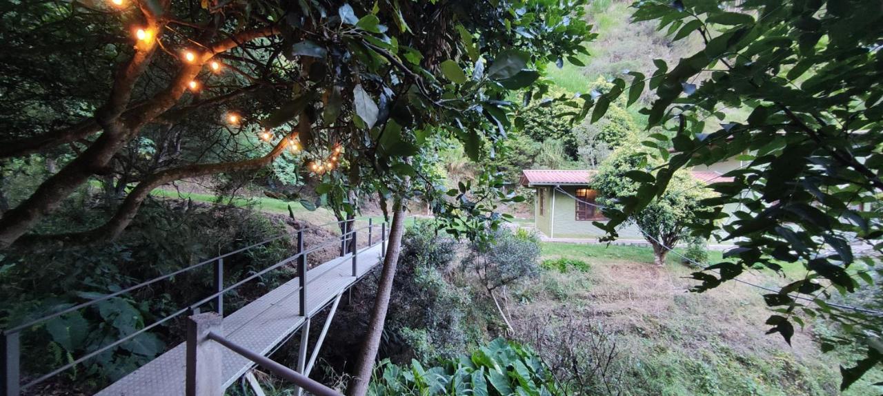 "Casa Verde" En Banos De Agua Santa Con Vista Al Volcan Tungurahua Екстер'єр фото